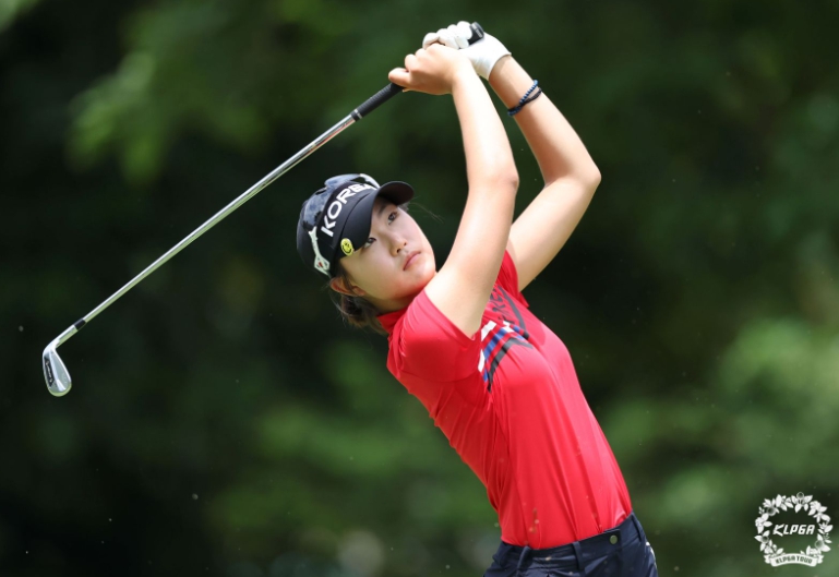 15세 오수민, KLPGA 개막전 3R 단독 선두