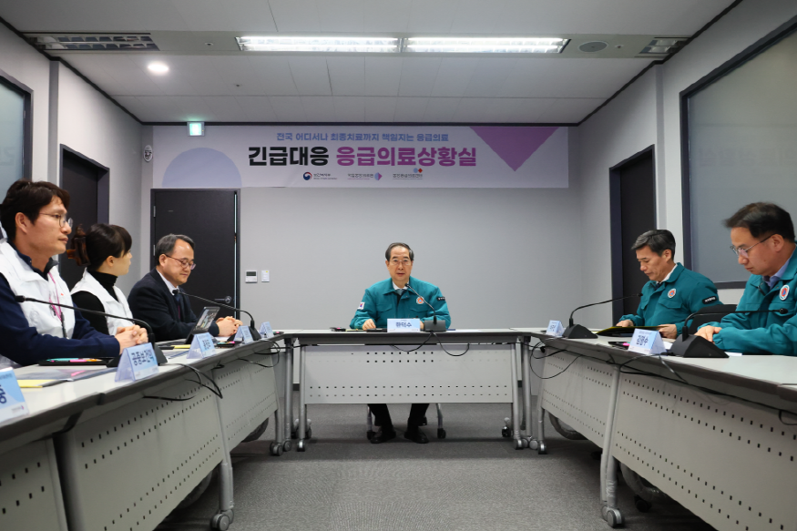 한덕수 국무총리, 수도권 긴급대응 응급의료상황실 방문