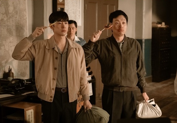 '수사반장 1958' 이제훈X이동휘, 열혈 형사 콤비의 탄생! 스틸컷 공개!