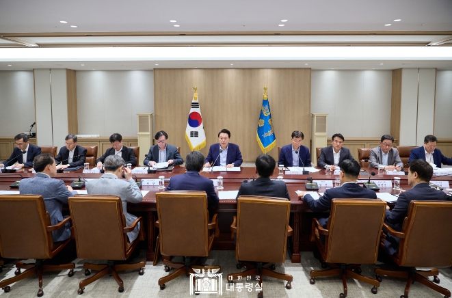 윤대통령, 중동 사태에 따른 긴급 경제·안보 회의 개최