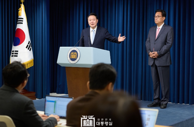尹대통령, 신임 비서실장에 5선 정진석 의원 임명