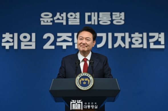 [전문] 윤대통령, 국민보고…"국민 목소리에 귀 기울여 민생 챙기겠다"