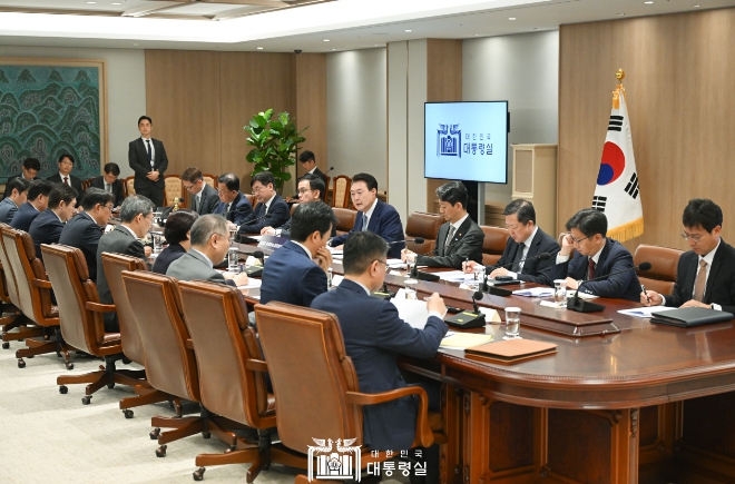 尹 대통령, 제2차 경제이슈점검회의 주재하며 반도체 산업 현안 직접 챙겨
