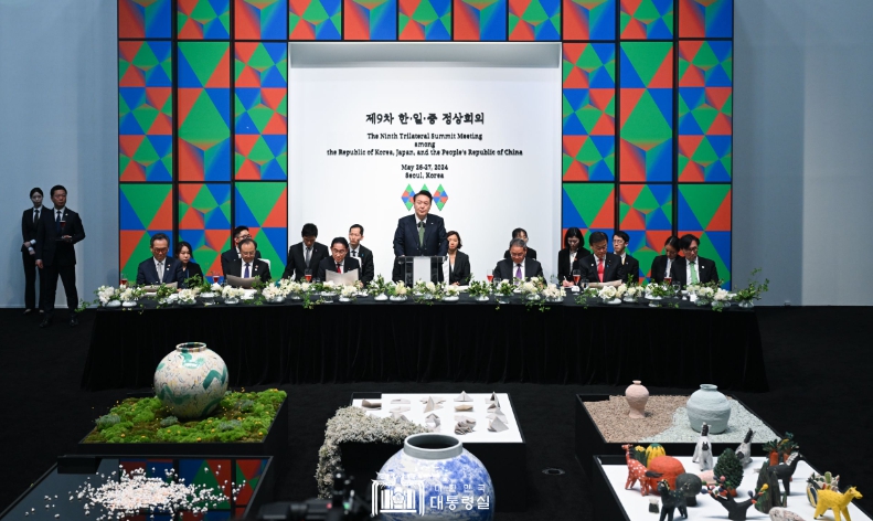 尹 대통령, 한·일·중 환영 만찬 참석