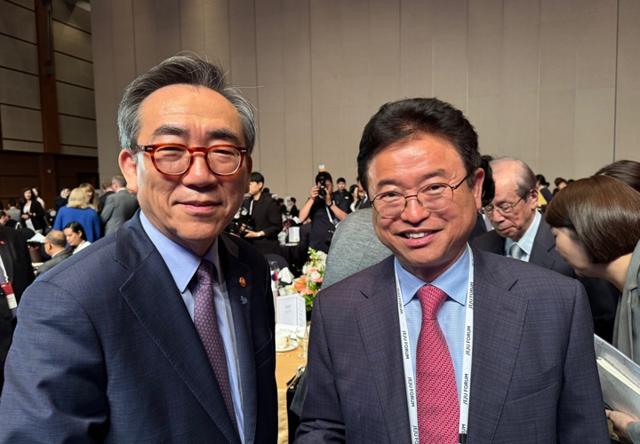 경북도 이철우 도지사 “ APEC사무총장님 내년에 경주에서 봅시다”