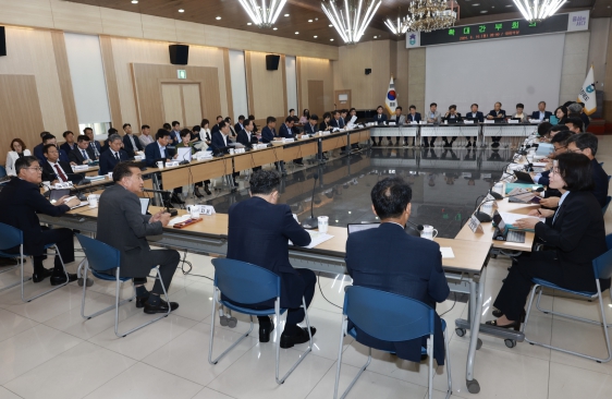 김영환 충북지사, “중부내륙특별법 개정에 집중하라”