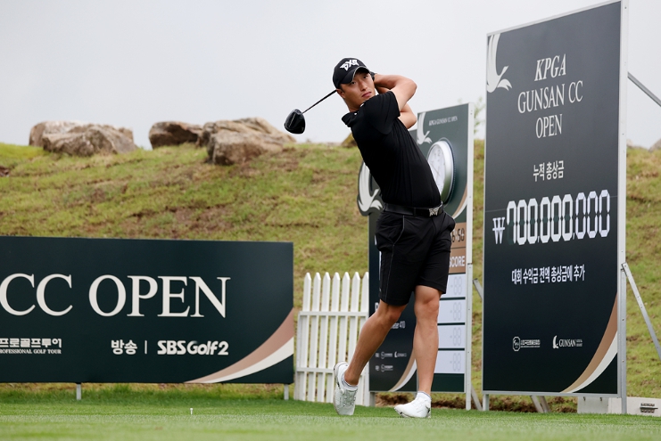 KPGA 투어 역대 최초로 반바지 착용 허용한 ‘KPGA 군산CC 오픈’ 1라운드에서 11명 반바지 착용