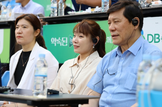 허구연 총재, 시각장애인 중계 음성 지원 서비스 체험