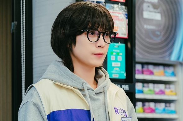 '손해 보기 싫어서' 김영대, 가짜 결혼식 올리는 ‘김지욱’ 役 첫 스틸! 청초함 가득한 로코 남주 비주얼로 여심 공략