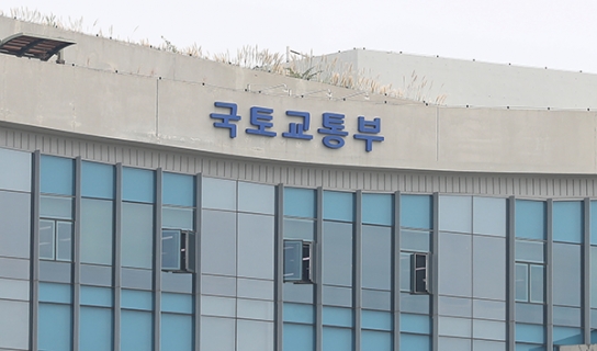 "무료 공영주차장에 한달 이상 방치된 차량 강제 견인"