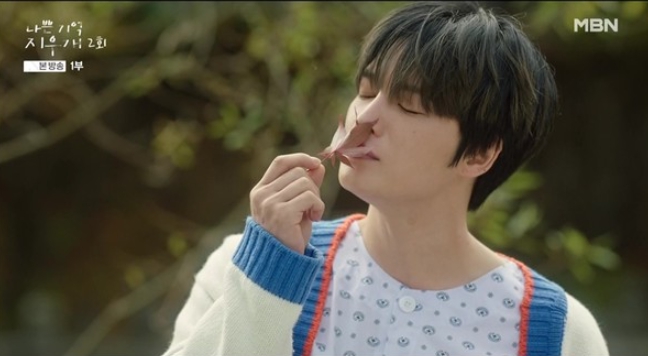 ‘나쁜 기억 지우개’ 김재중, 코믹 연기 변신 성공! 넷플릭스 4위 등극 ‘해외까지 화제’