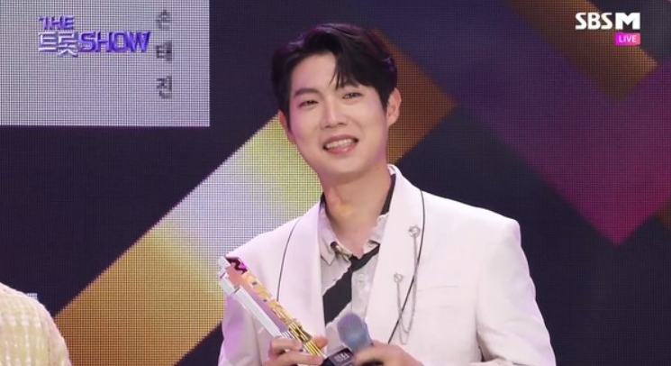 ‘더트롯쇼’ 손태진, 두 번째 명예의 전당 입성! “기억에 남을 여름…손샤인 덕분”