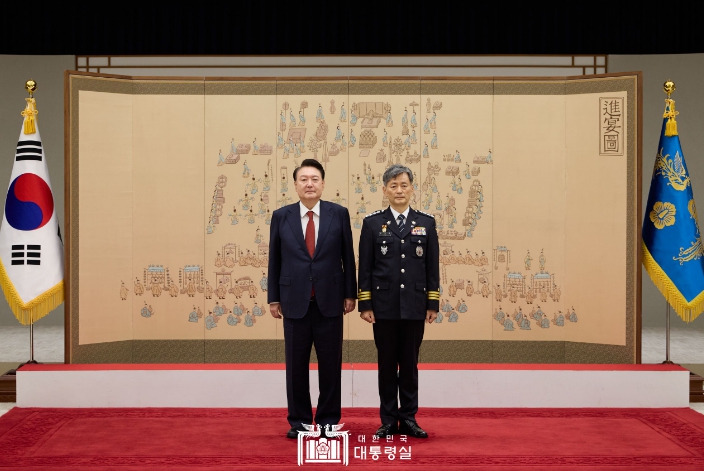윤석열 대통령, 조지호 경찰청장 임명장 수여