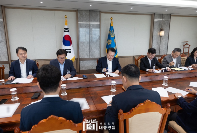 尹 대통령, 제100차 수석비서관회의에서 "추석 민생 안정에 만전" 지시