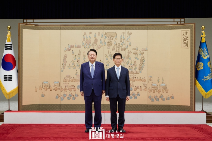 尹 대통령,고용노동부 장관 임명장 수여