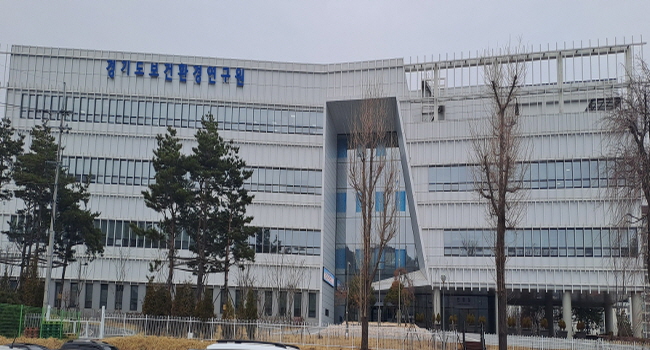 경기도, 진드기 매개 감염병 주의 당부… "벌초·성묘 시 진드기 조심하세요"