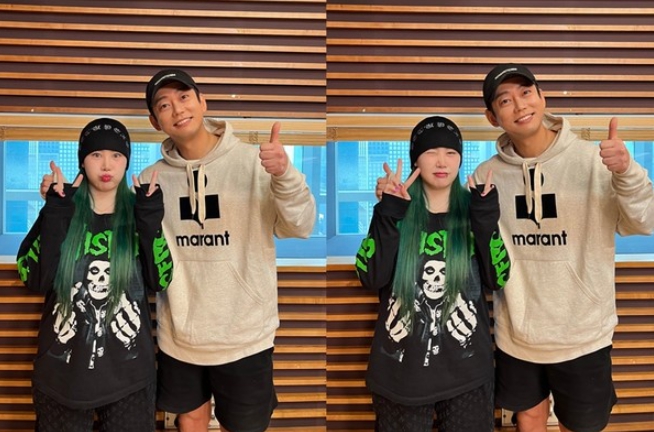 가수 제이미, ‘굿모닝FM 테이입니다’ 테이와 다정한 투샷 깜짝 공개! 컴백 활동 본격 스타트!