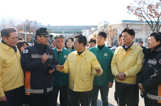 경기도, 폭설 피해에 301.5억 긴급 지원‥김동연 경기지사 “위험지역 순찰 활동 강화” 추가 지시
