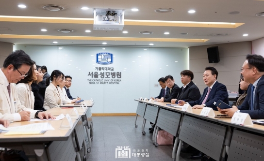尹대통령 "이른둥이의 출산·치료·양육 등 지원 대폭 강화"…'의료행위 수가 인상'