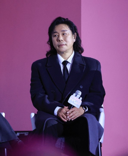 '오징어 게임 시즌2' 김법래, 사채업자 ‘김정래’ 役...이정재와 갑을 관계 케미! 연기 호흡도 만점!